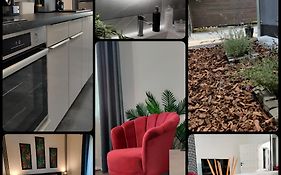 Căsuță cu parcare și grădină - The Cozy Chic Retreat