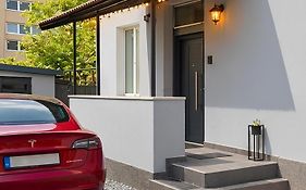Căsuță cu parcare și grădină - The Cozy Chic Retreat